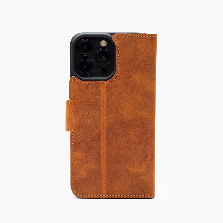 Wachikopa leather Classic iPhone Case for iPhone 16 Brown